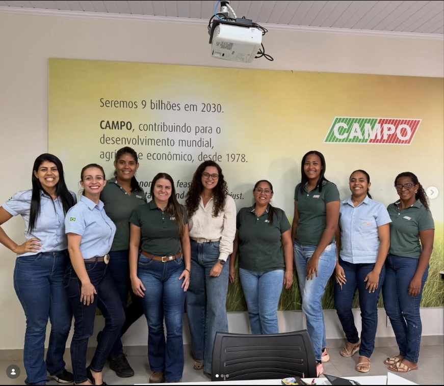 Equipe feminina em treinamento de CIPA
